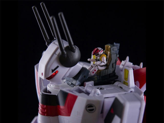 Fugu Model FG-01 Macross VF1S God of Flame w/ Fast Pack Armor Deluxe Ver.