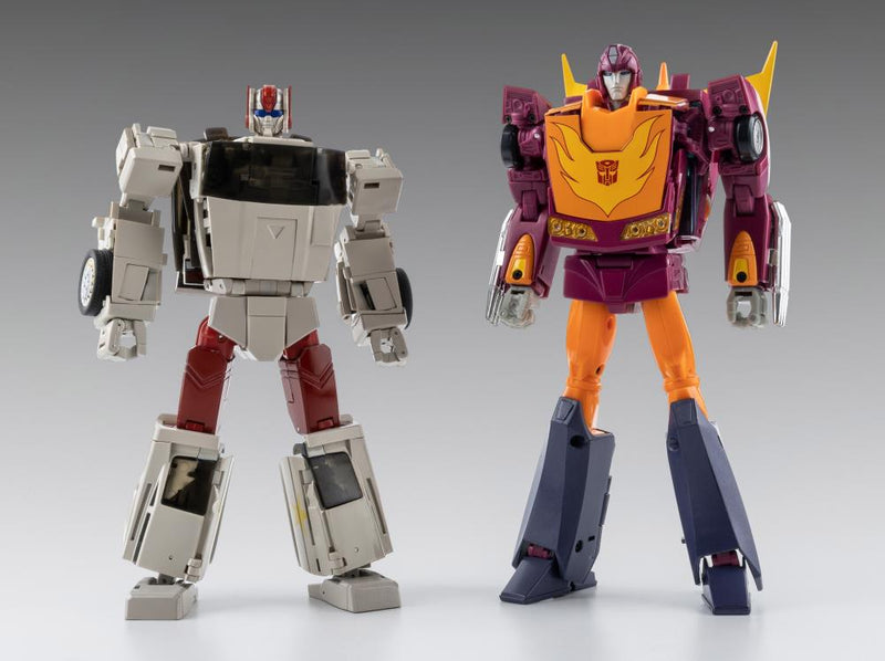 X-Transbots MX-XX Fuzz/ 3rd Party Streetwise Defensor